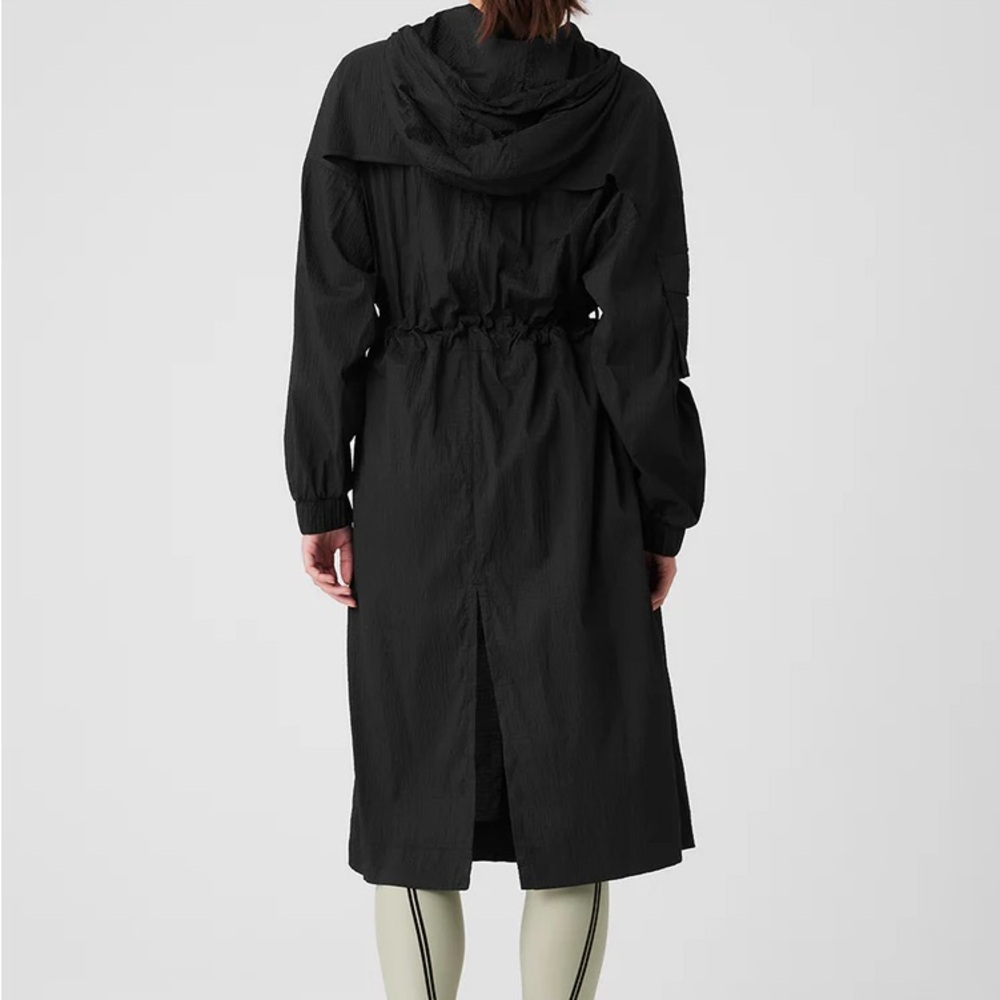 Alo Summer Nights Trench size small mint condish